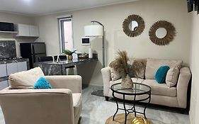 Cozy 1-Bedroom Apartment Minutes Away Drive To Mangel Halto Beach